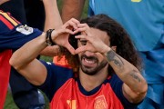 Cucurella se fait tatouer Luis de la Fuente
