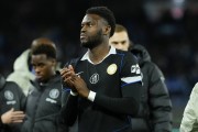 Badiashile à Naples : feu vert de Chelsea, visite médicale