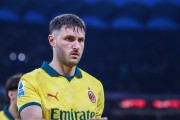 Santiago Gimenez heads to FC Porto on loan with buy clause from AC Milan