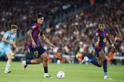 Barcelona przedłuża kontrakty Raphinhi, Bernala i Esparta