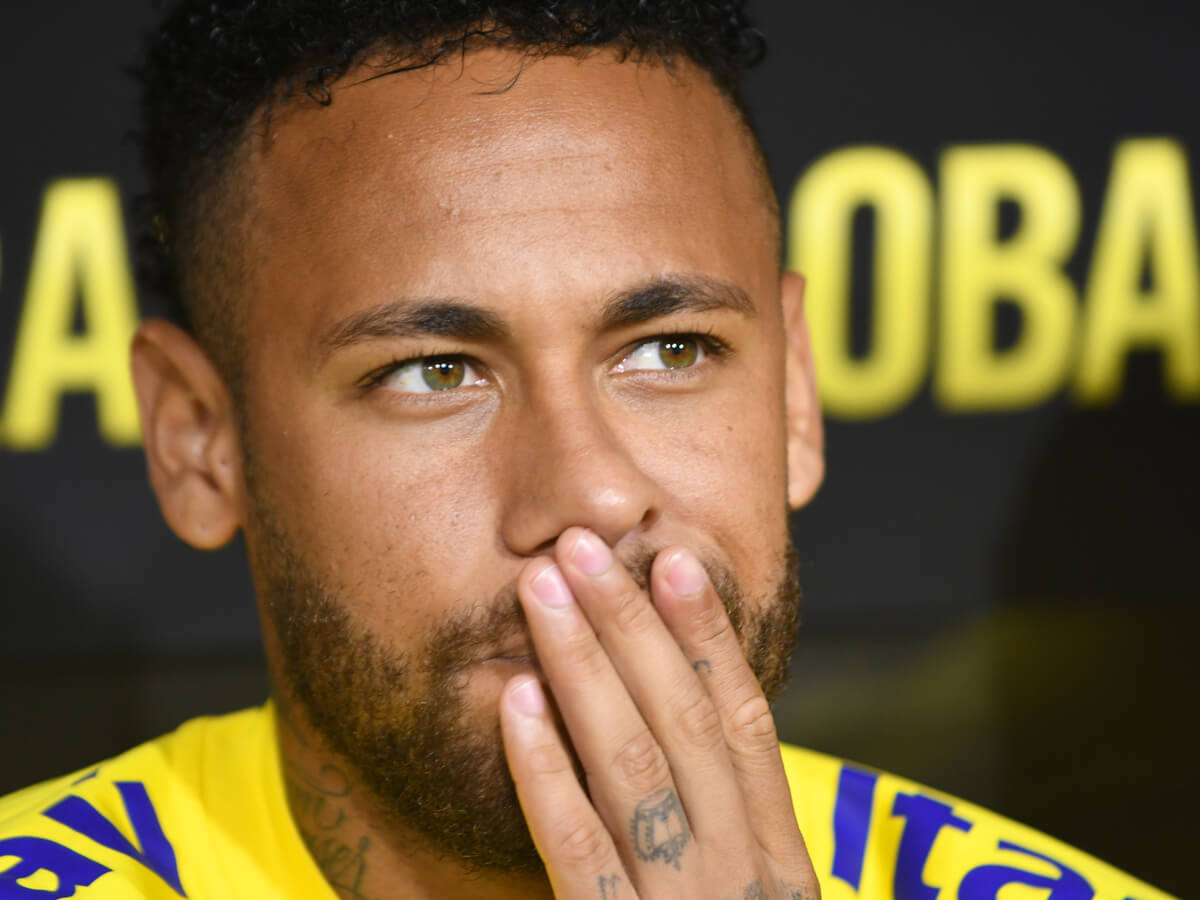 PSG star Neymar caught watching illegal live stream - Sporticos